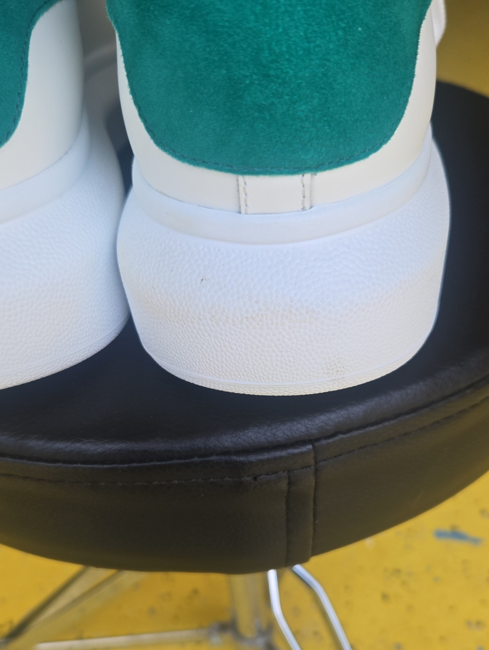Alexander McQueen White Sneakers with Green Heel - Picture 4 of 5